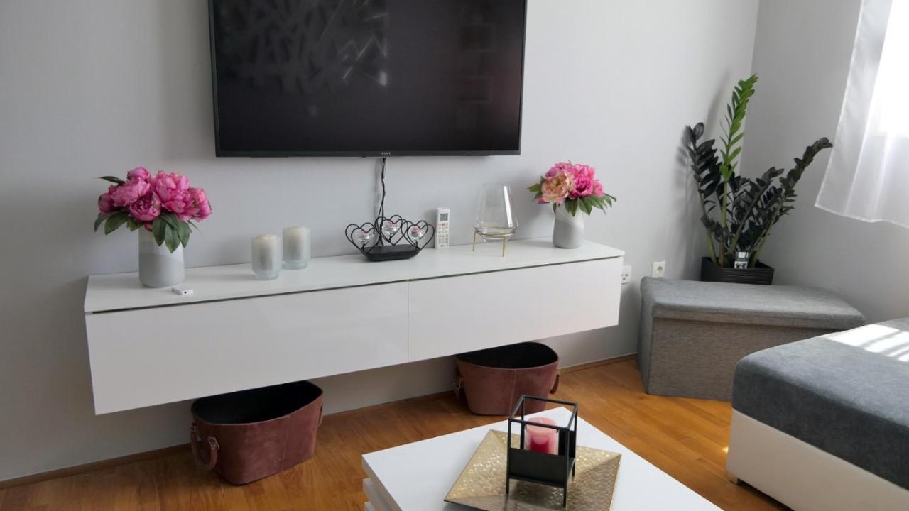 Апартаменты Apartman *Sanja* Омиш Экстерьер фото