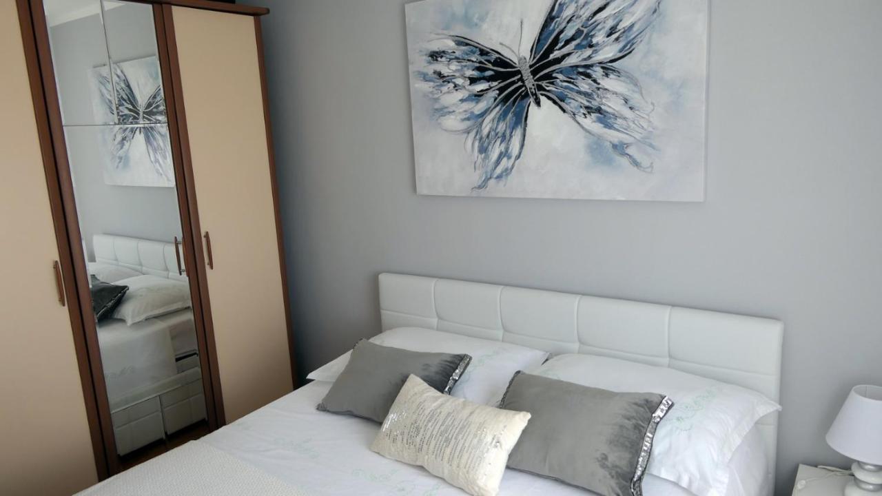 Апартаменты Apartman *Sanja* Омиш Экстерьер фото
