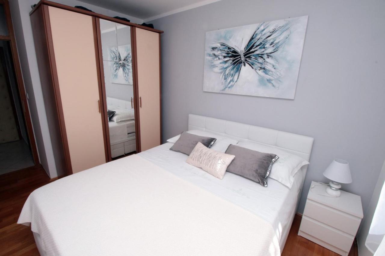 Апартаменты Apartman *Sanja* Омиш Экстерьер фото